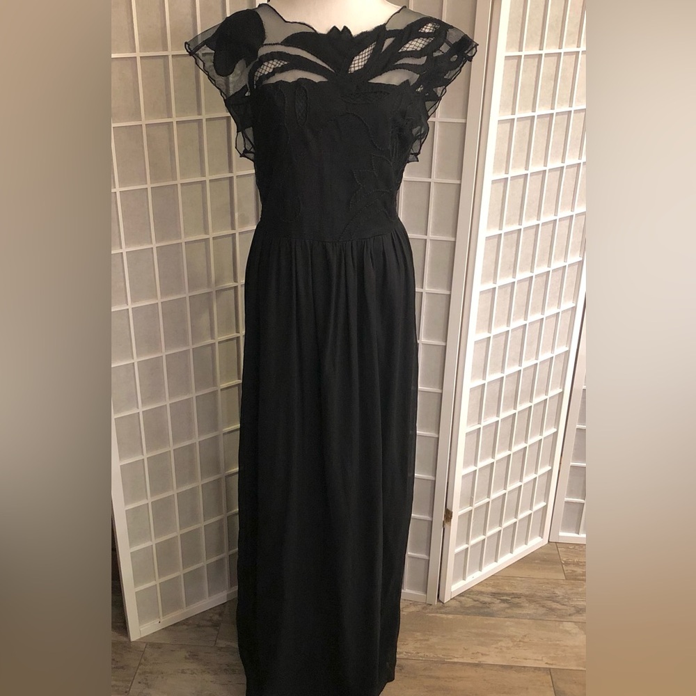 ASOS CURVE gorgeous maxi dress. Sheer cut out top. Chiffon, Flowy skirt part.16